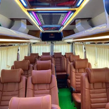 13 Seater Tempo Traveller Solapur